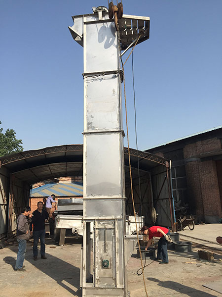 TD系列斗式提升機(jī) TD系列斗式提升機(jī)