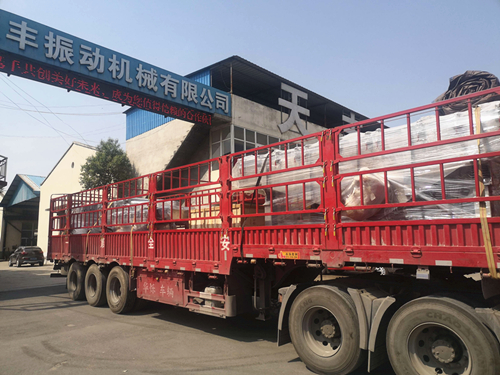 全不銹鋼噴砂直線振動篩已發(fā)貨,請袁經(jīng)理注意查收！